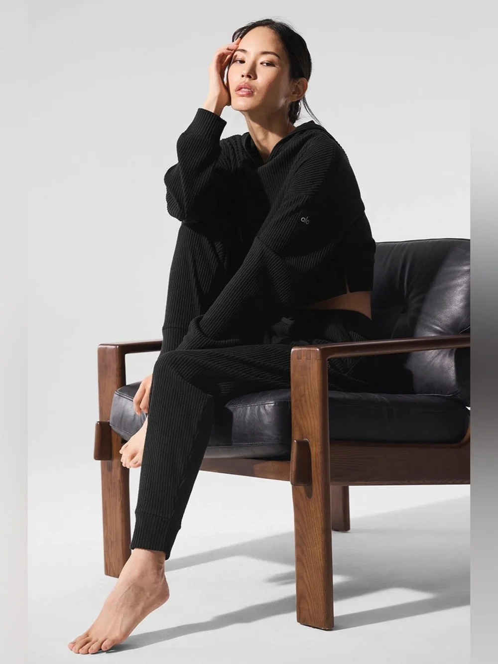 Alo Yoga Muse Hoodie Black Plush Ribbed Athleisure Lounge Cropped Sweatshirt S